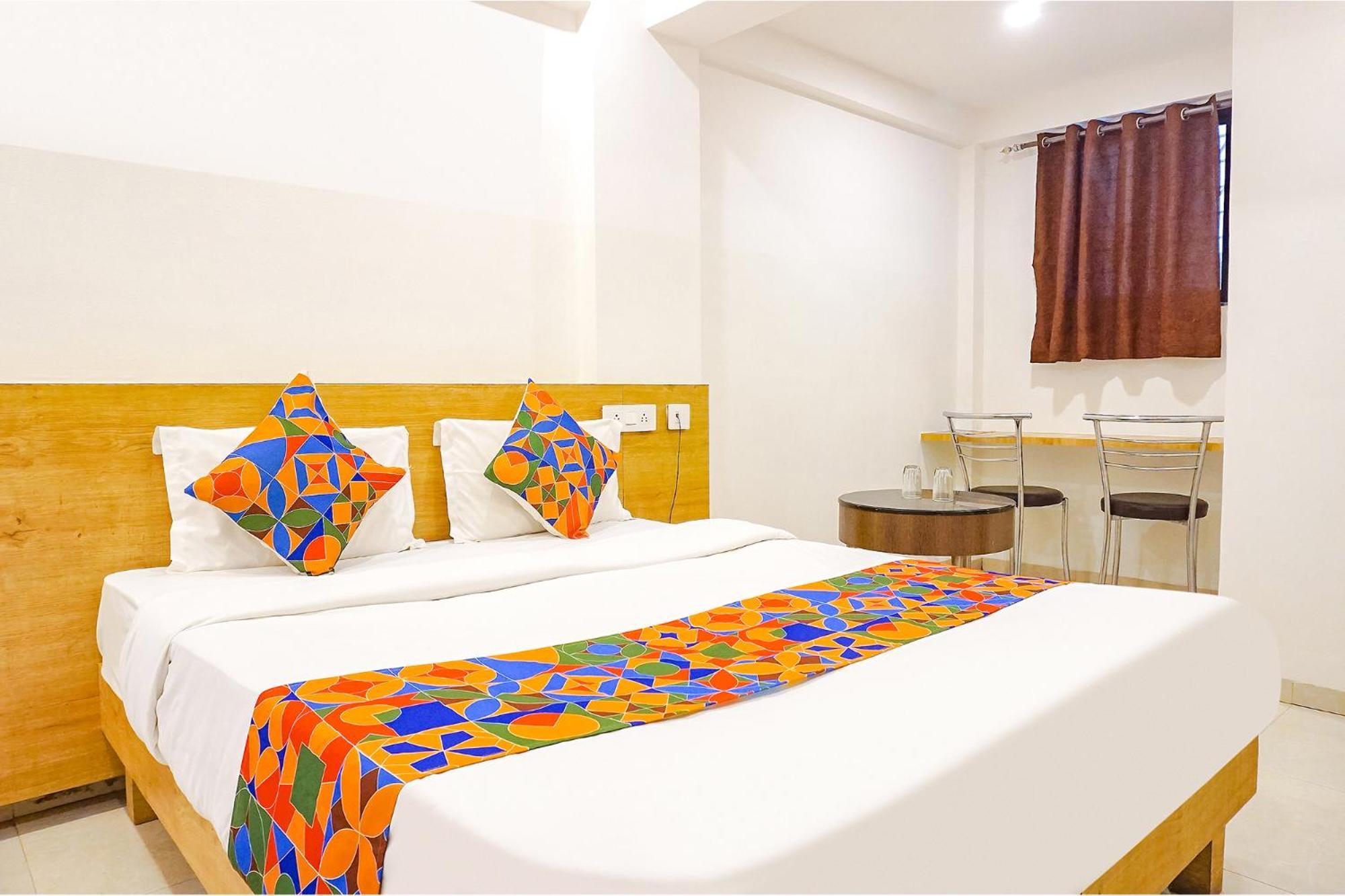 Fabhotel Saffron Inn I - Nr Darshan Museum Poona Buitenkant foto