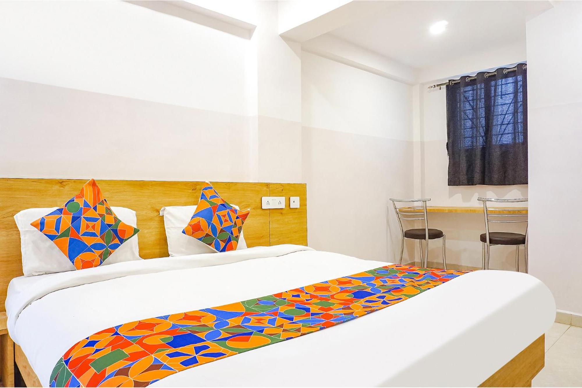 Fabhotel Saffron Inn I - Nr Darshan Museum Poona Buitenkant foto