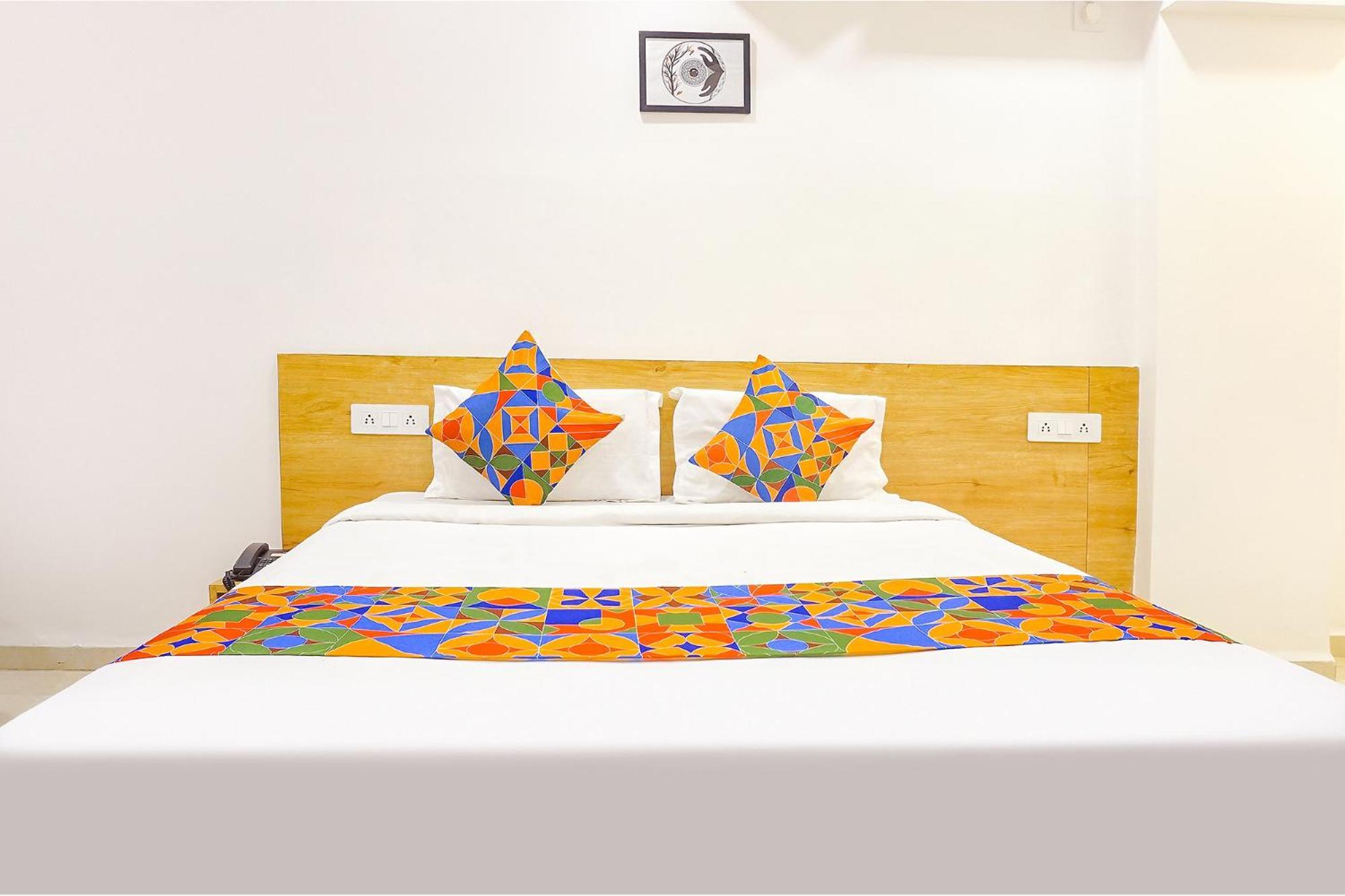 Fabhotel Saffron Inn I - Nr Darshan Museum Poona Buitenkant foto