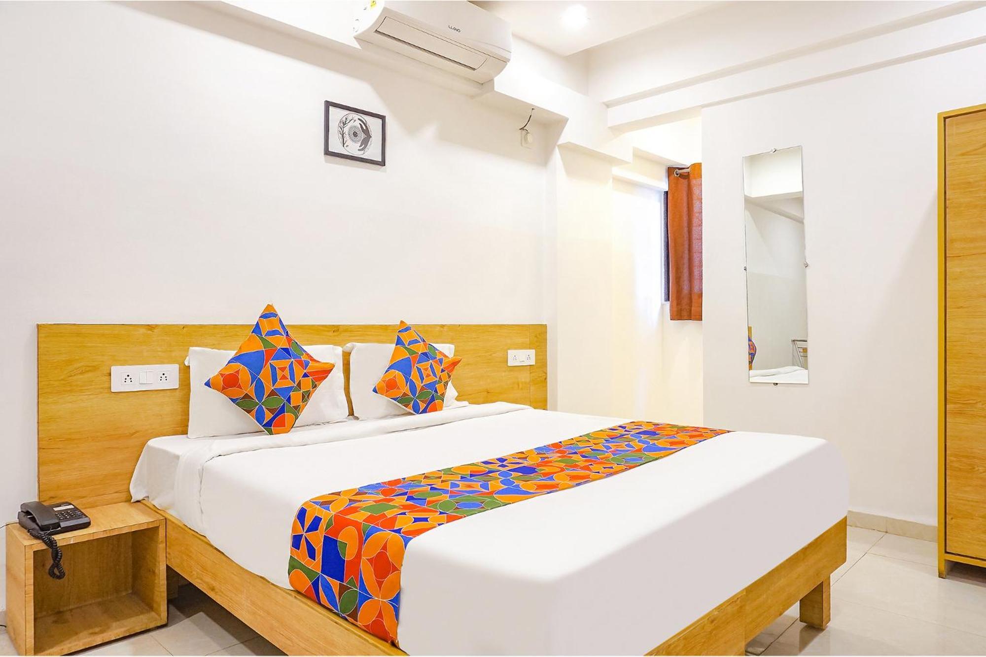 Fabhotel Saffron Inn I - Nr Darshan Museum Poona Buitenkant foto