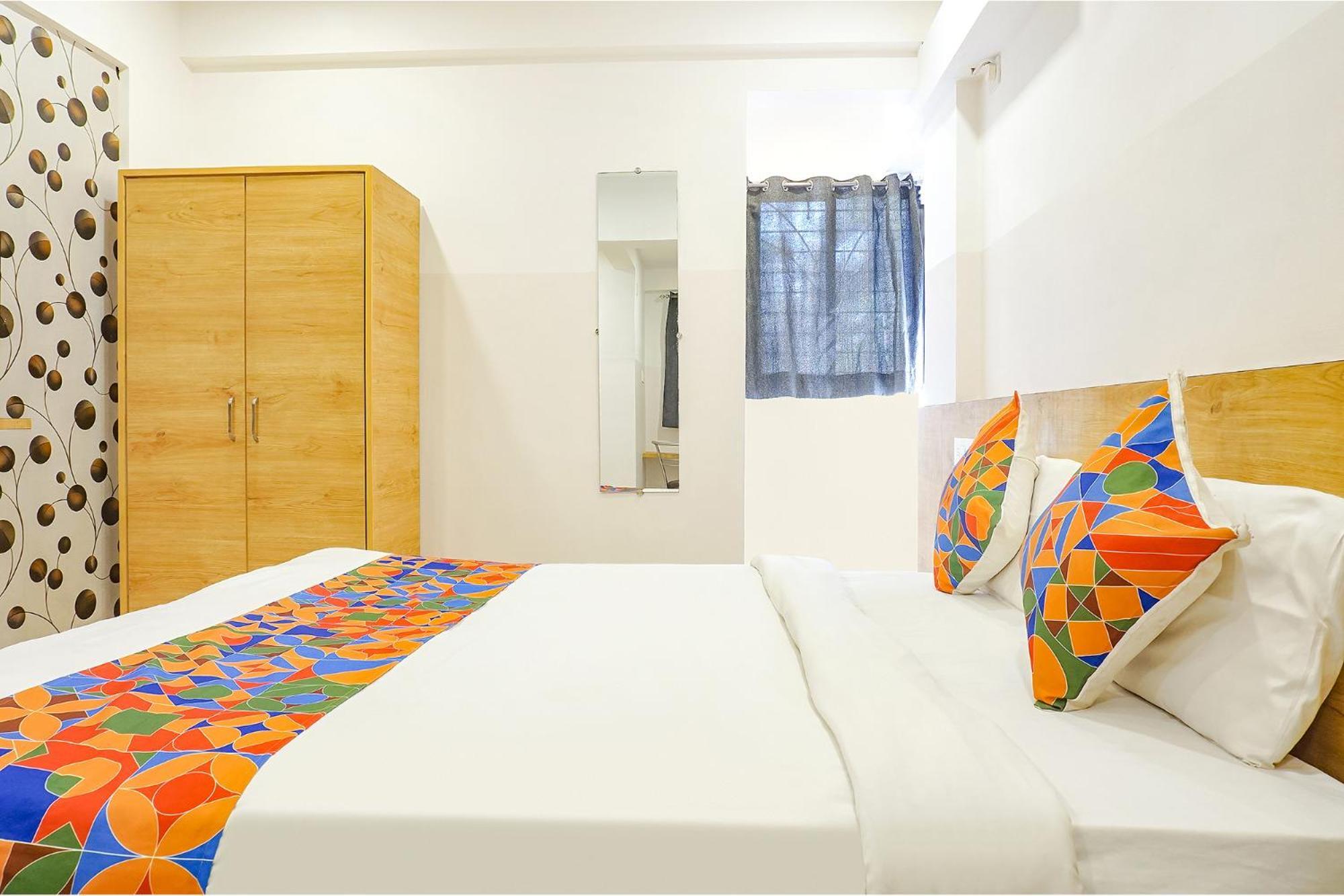 Fabhotel Saffron Inn I - Nr Darshan Museum Poona Buitenkant foto