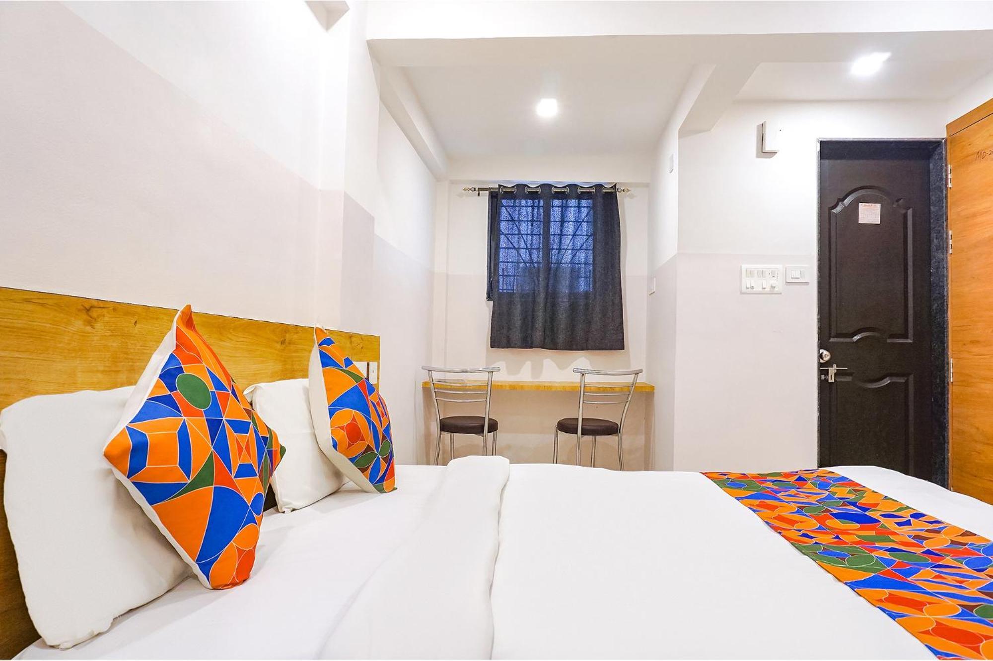 Fabhotel Saffron Inn I - Nr Darshan Museum Poona Buitenkant foto