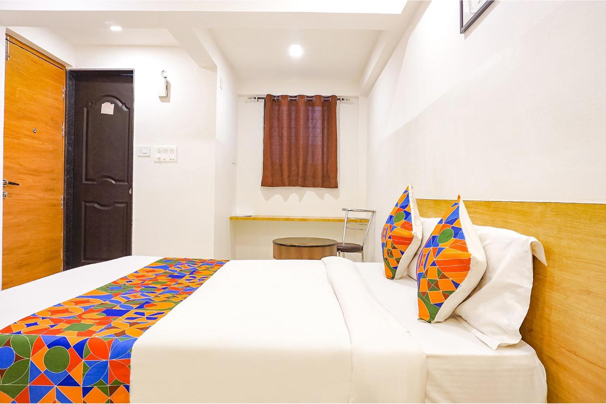 Fabhotel Saffron Inn I - Nr Darshan Museum Poona Buitenkant foto