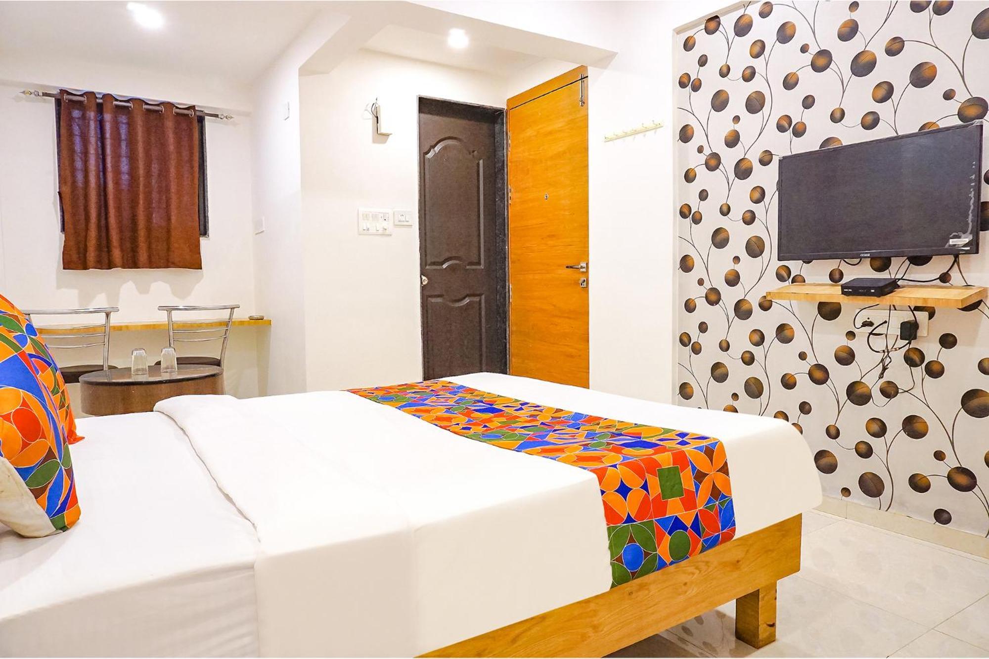 Fabhotel Saffron Inn I - Nr Darshan Museum Poona Buitenkant foto